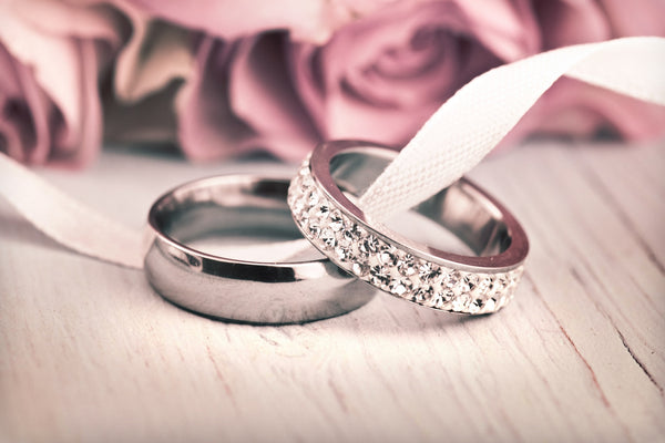 9 Dazzling Alternative Wedding Rings