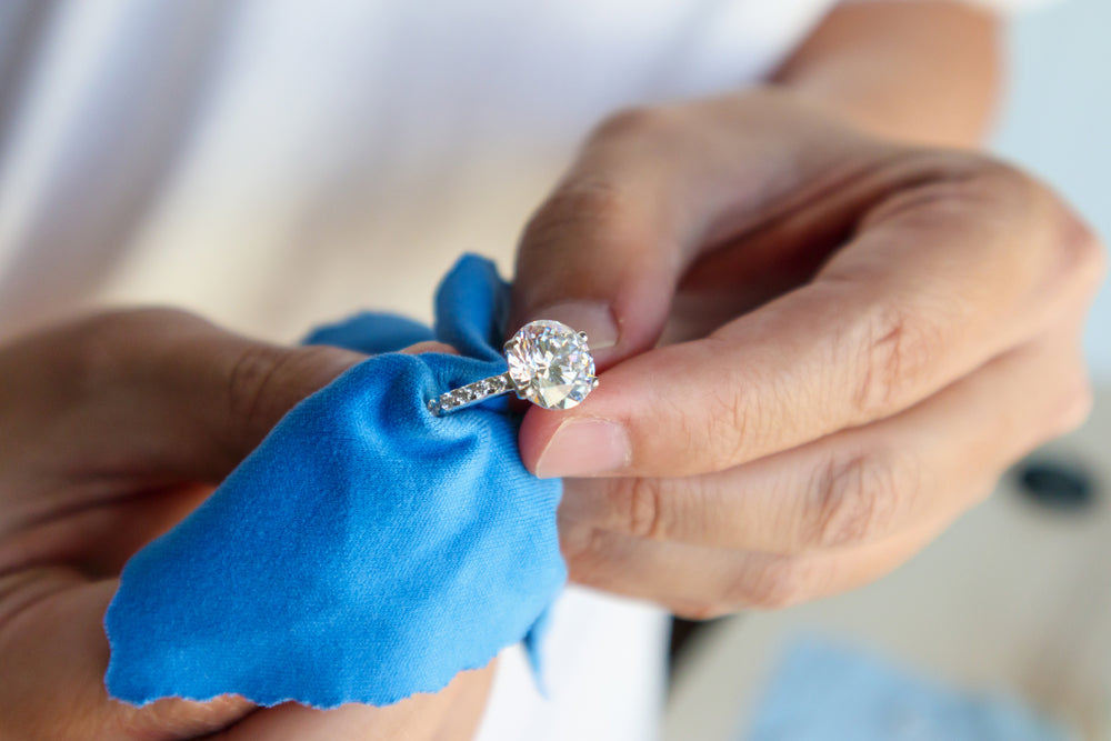 The Do's and Don'ts of DIY Diamond Jewelry Cleaning and Care – DiamondStuds  News