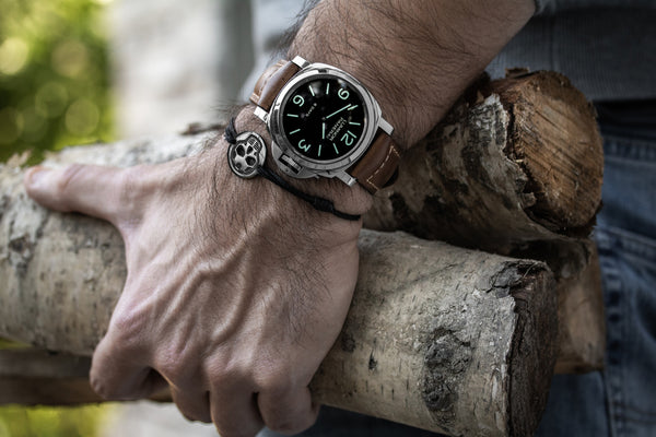 Man wearing Panerai Luminor PAM560